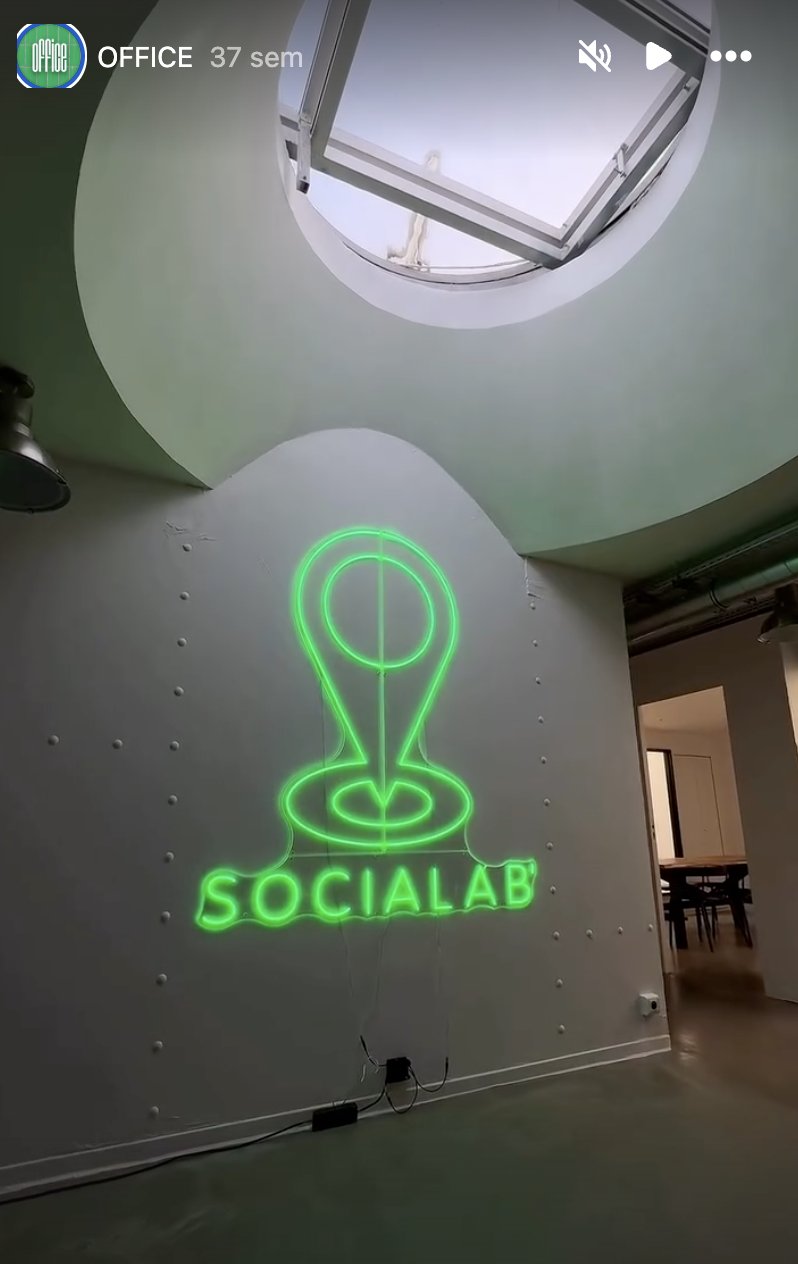Néon SOCIALAB chez SocialRise (Paris)